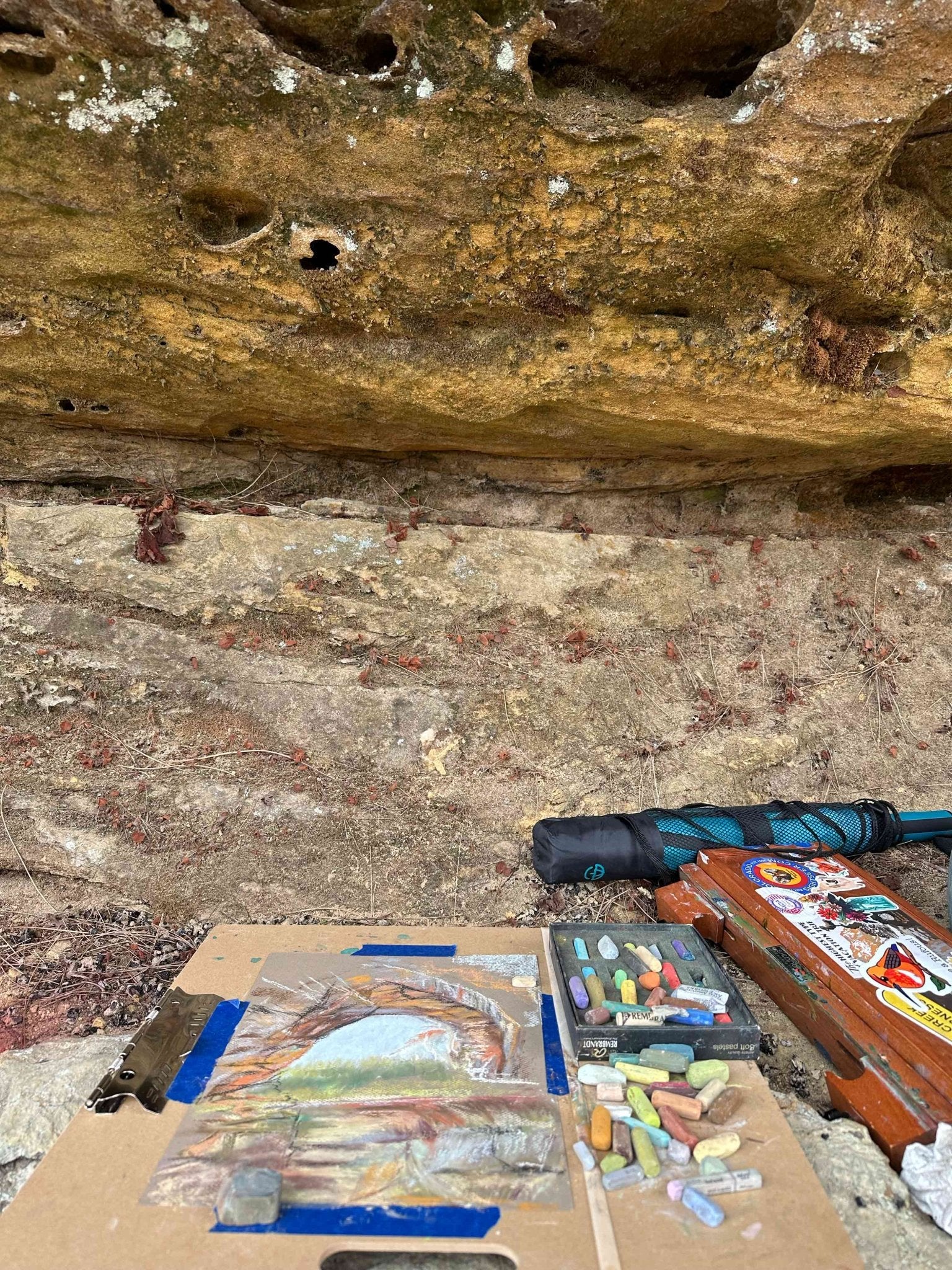 Artist working en plein air painting Gray's Arch in Red River Gorge, Kentucky.